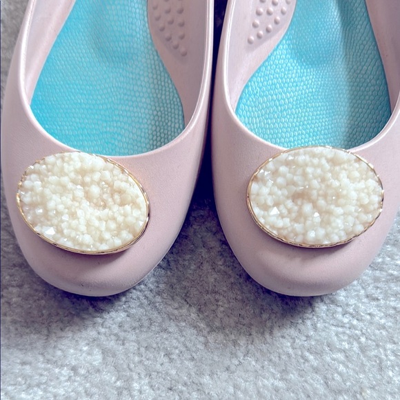 Elegant pink Flats with Crystal Embellishment - Picture 2 of 6